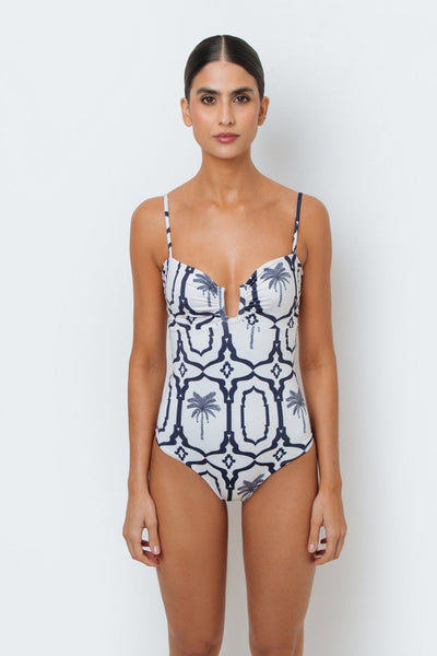 Holly One Piece